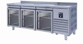 İceinox CTS 440 CR-UG Counter Type Snack Kühlschrank mit 3 Glastüren, 200*60*85 cm