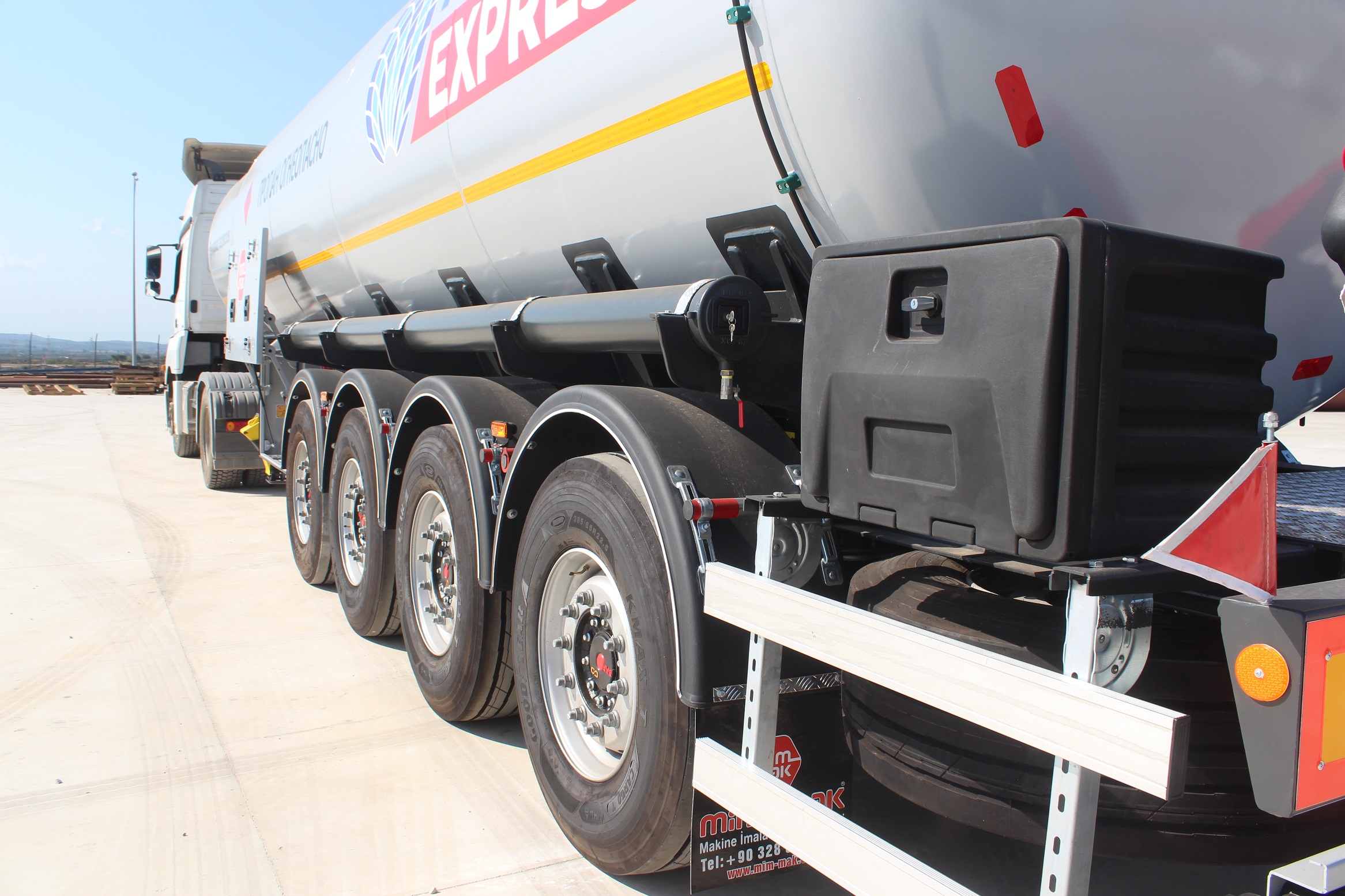 Flaschen-LPG-Transporttank (4 Achsen) - Industrial Tanks and Pressure Vessels - TT-4D-001