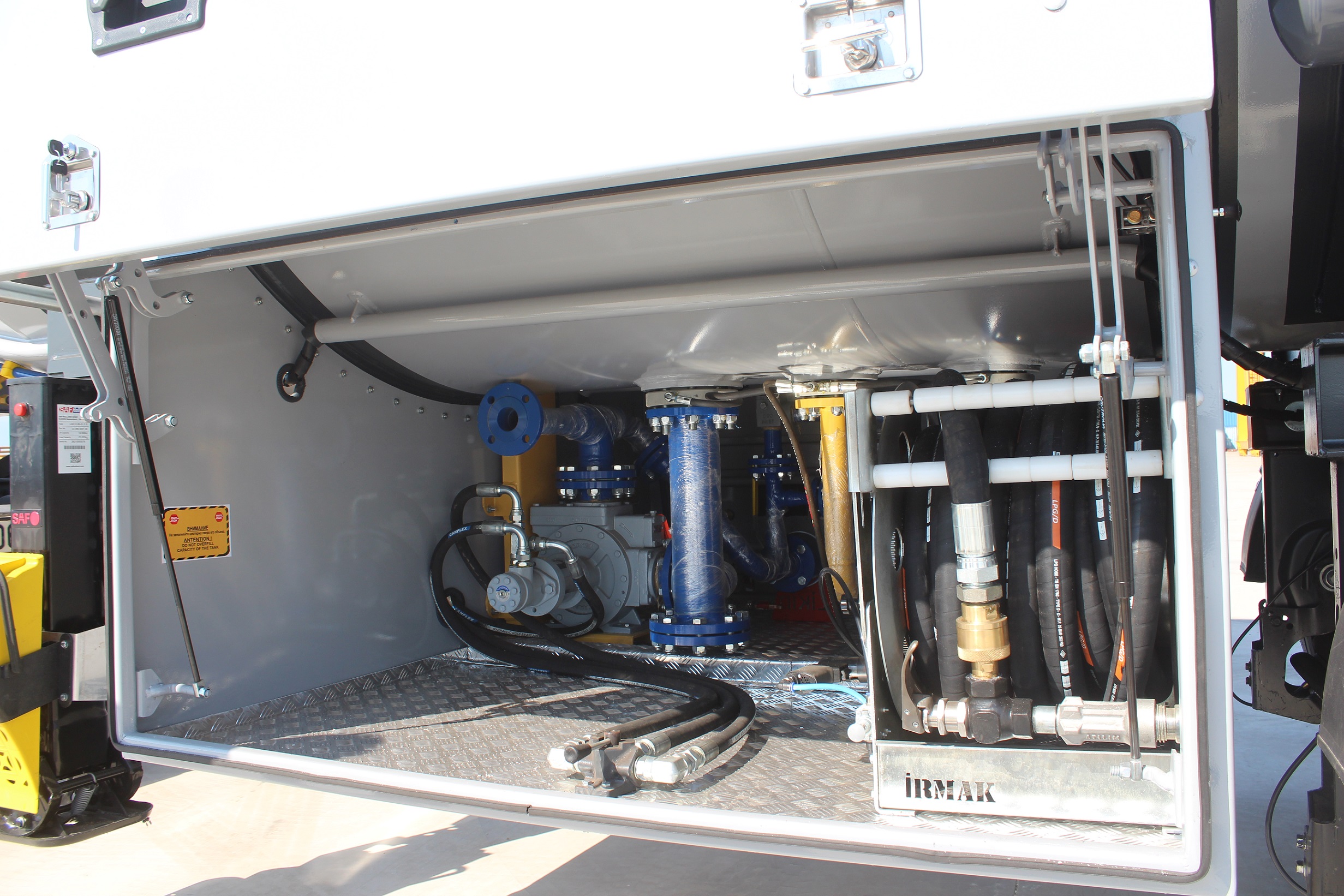 Flaschen-LPG-Transporttank (4 Achsen) - Industrial Tanks and Pressure Vessels - TT-4D-001