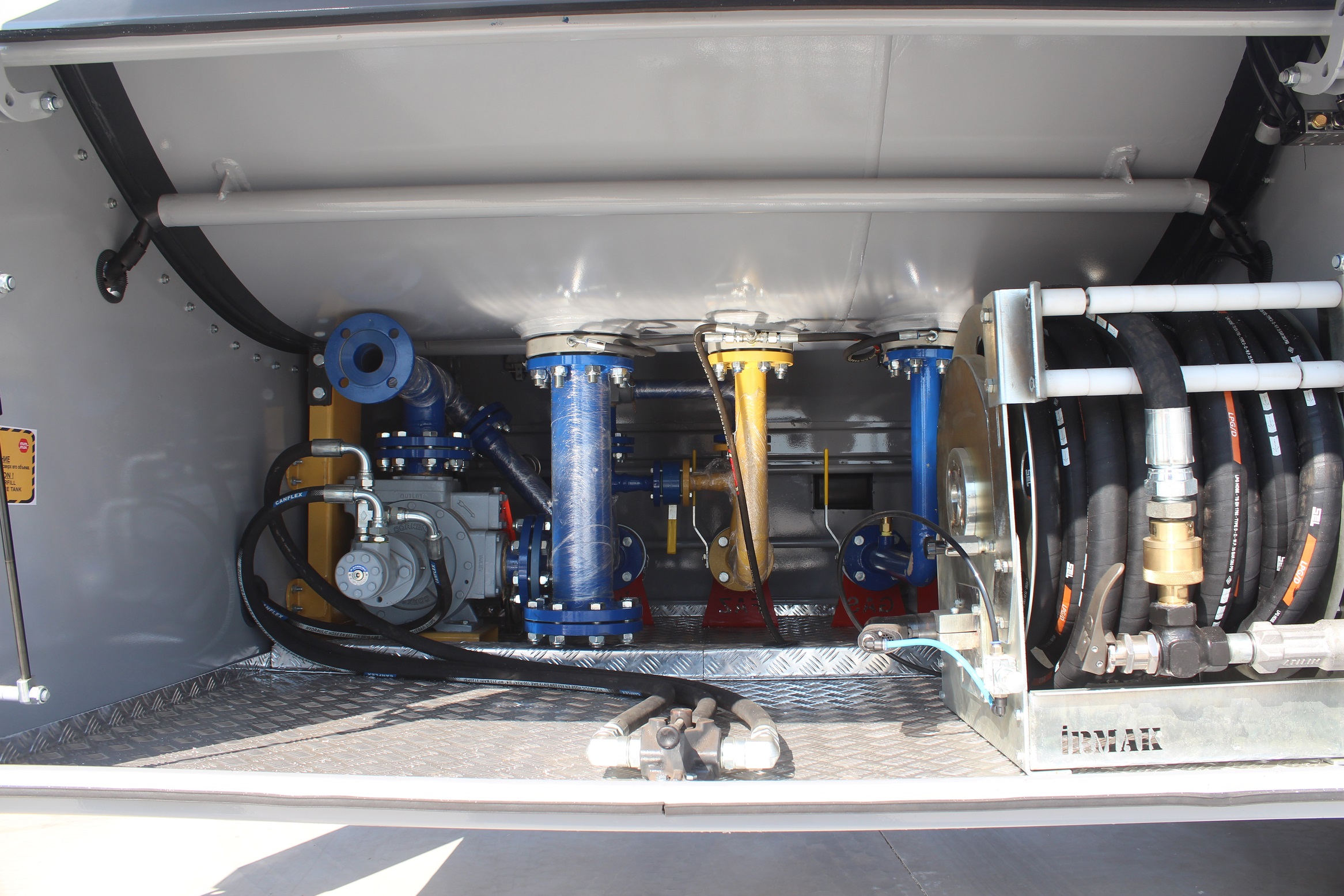 Flaschen-LPG-Transporttank (4 Achsen) - Industrial Tanks and Pressure Vessels - TT-4D-001