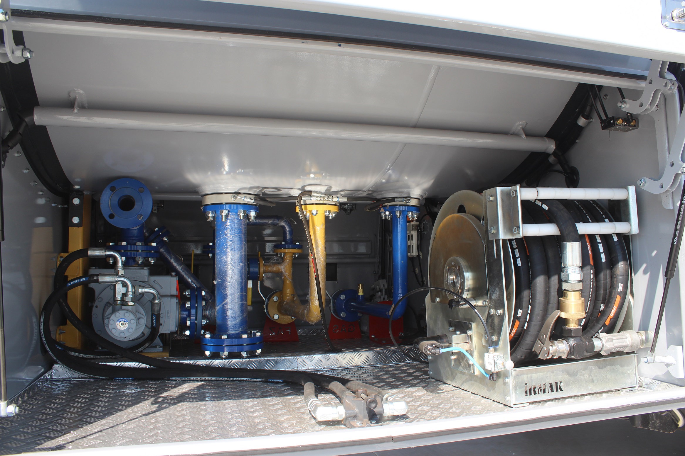 Flaschen-LPG-Transporttank (4 Achsen) - Industrial Tanks and Pressure Vessels - TT-4D-001