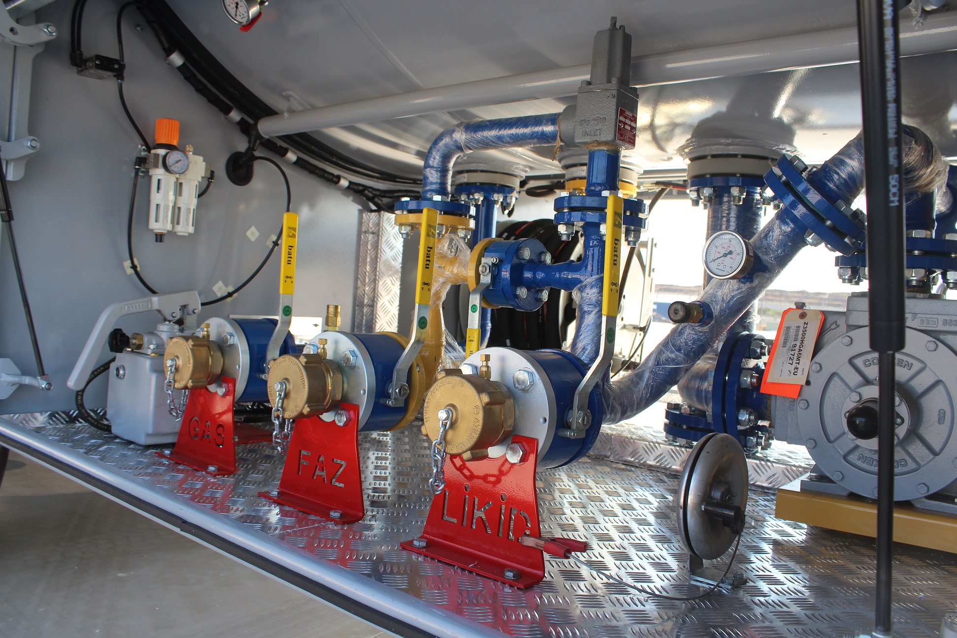 Flaschen-LPG-Transporttank (4 Achsen) - Industrial Tanks and Pressure Vessels - TT-4D-001